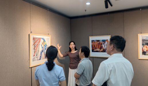 民盟海沧区基层委组织盟员参观摄影展