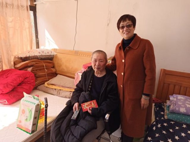 李桂娟走访结对帮扶对象