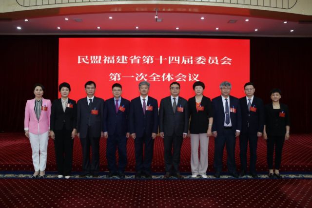 2.新一届领导班子合影