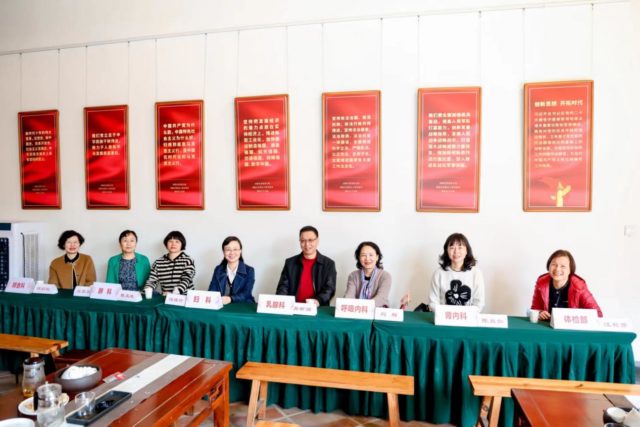 5.八位医生合影