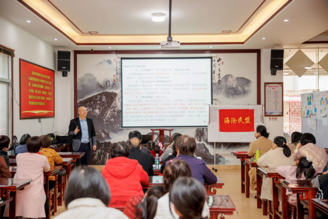 沧江讲坛第十坛开启闽南文化、手工口红之旅  摄影陈晟昕 (1)