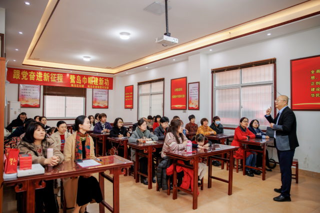 沧江讲坛第十坛开启闽南文化、手工口红之旅  摄影陈晟昕 (7)