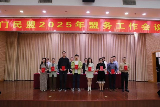 图片13—调研先进个人代表