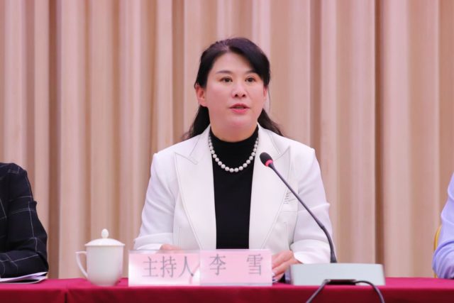 图片7—李雪主持